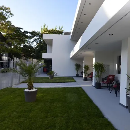 Caelia בית הארחה