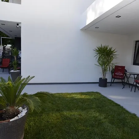 Caelia בית הארחה